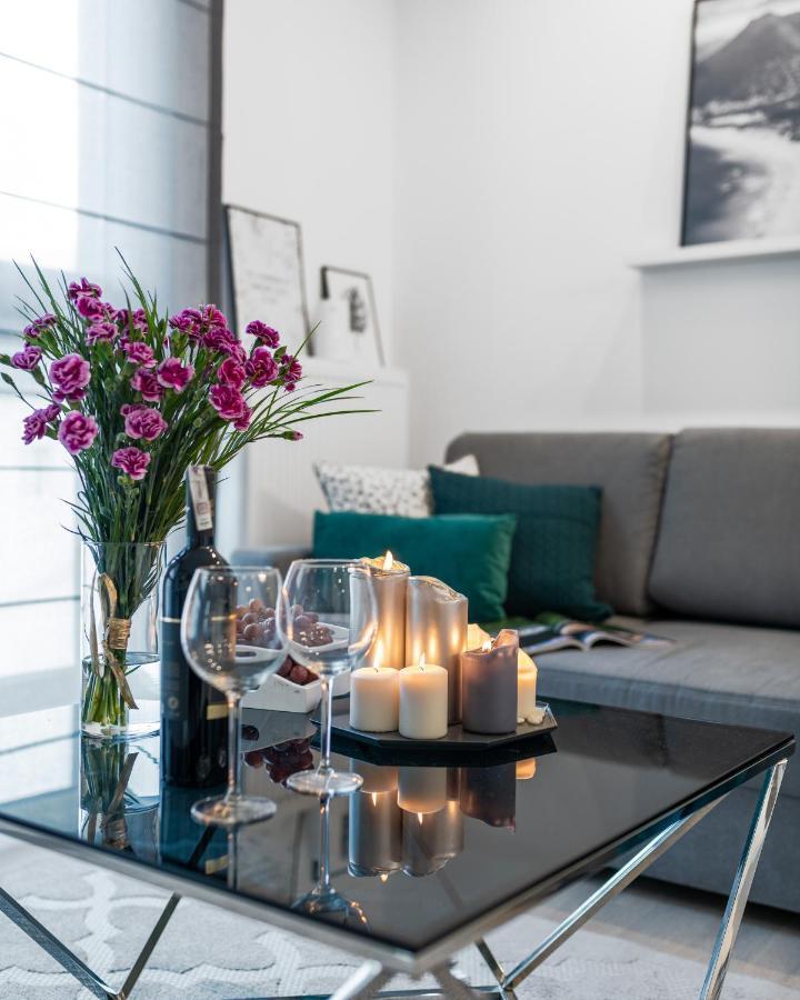 Plac Bankowy Serviced Apartments Varsovia Exterior foto